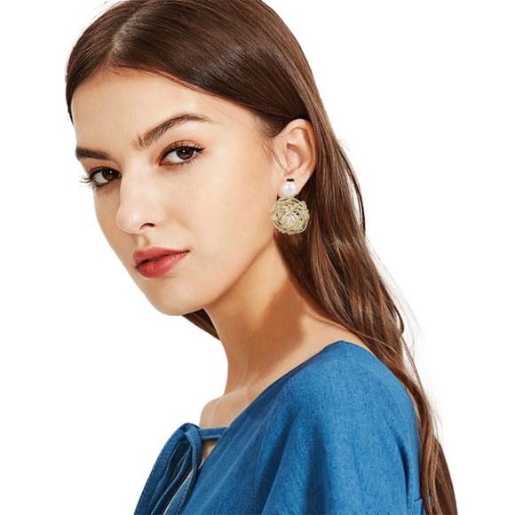 Fashion Design Pierced Earrings - Picture 2 of 2